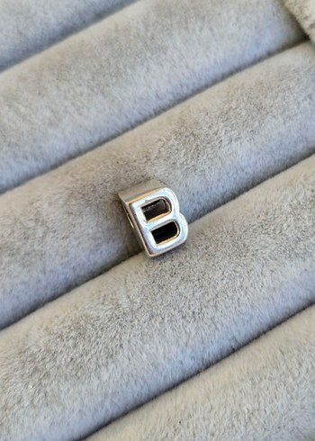  Beden Pandora B harfi charm