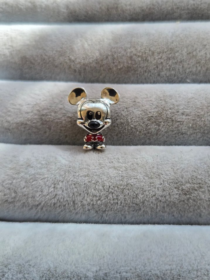 Pandora kırmızı pantolonlu Mickey charm - Görsel 3