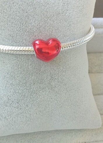 Pandora metalik kırmızı kalp charm 