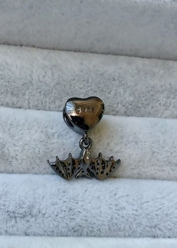 Beden siyah Renk kırmızı kalp yarasa charm