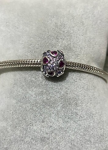 Pandora ışıltılı pembe kalpler charm