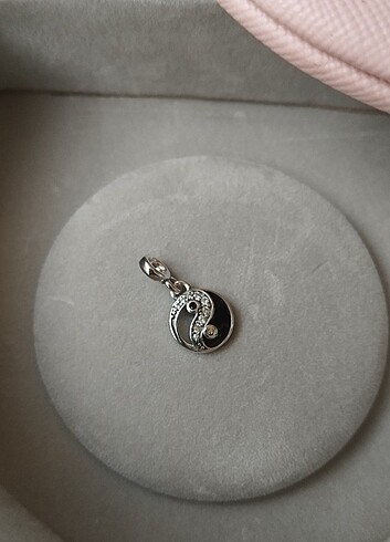 Pandora Pandora Me ışıltılı yin yang me charm