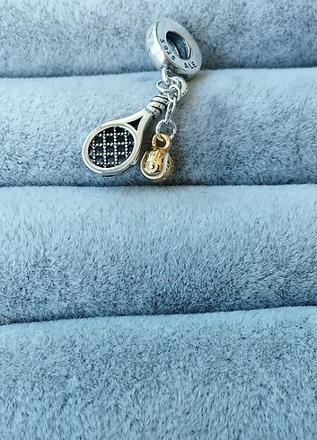 Beden Pandora tenis raketi ve top charm