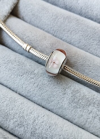 Pandora çiçekli beyaz murano charm