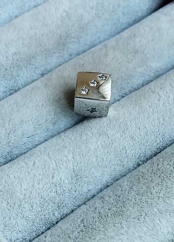 Beden Pandora şansli zar charm