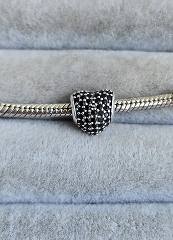Pandora Pandora siyah pave kalp charm