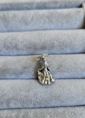 Beden Pandora dans eden belle charm