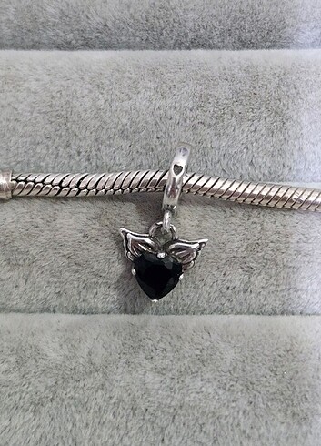 Pandora kanatlı siyah kalp charm 