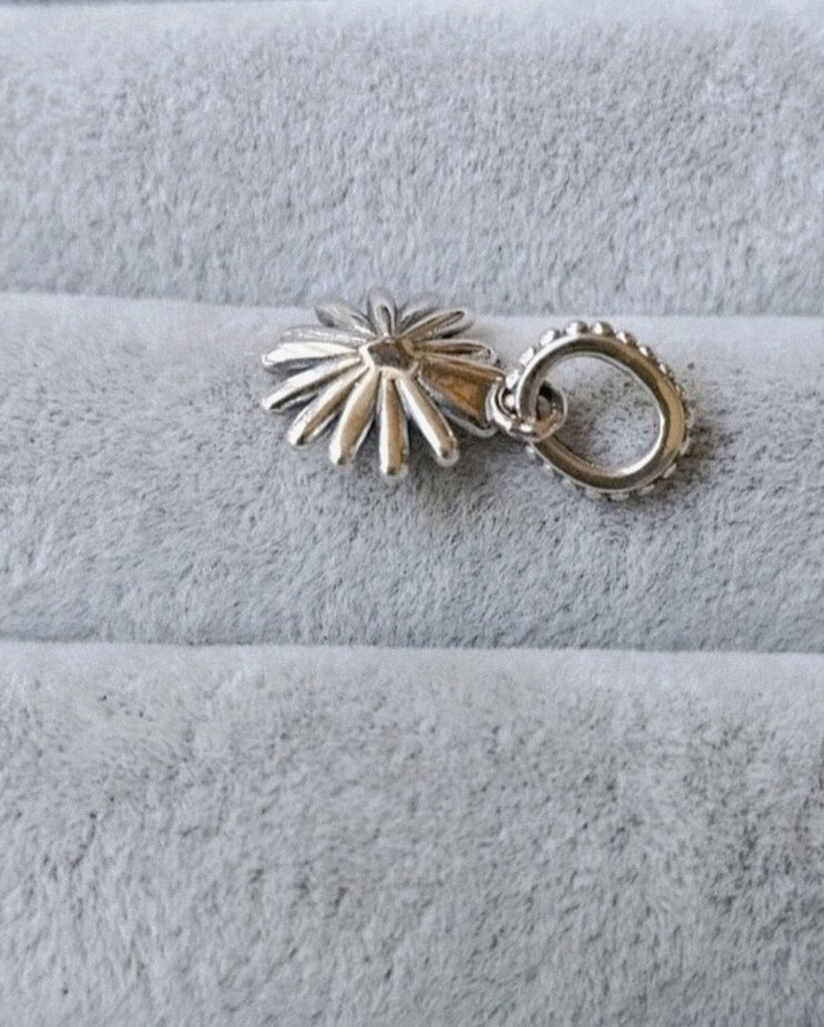 Pandora sallantılı mor çiçek charm - Görsel 5