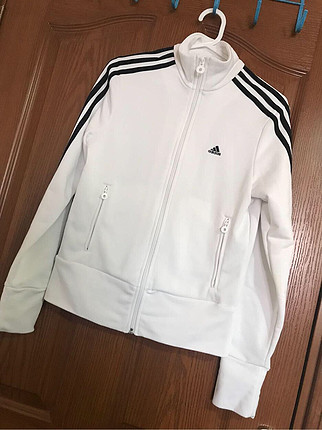 Adidas ceket. 