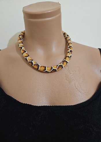 Uzun Boncuklu Yılan Desenli Kadın Kolye - Görsel 3