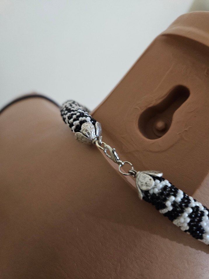 Zebra Desenli Siyah Beyaz Hapishane İşi Boncuk Kolye - Görsel 3