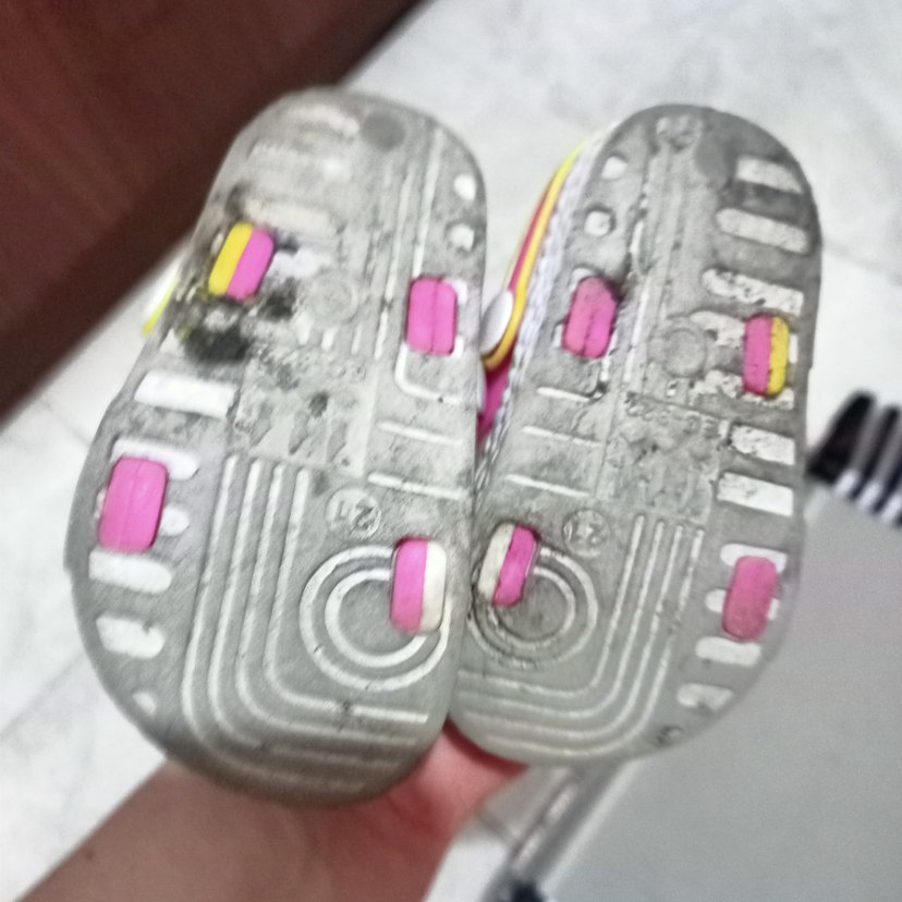 Çok Renkli Kız Çocuk Çiçekli Cırtlı Terlik - Görsel 2