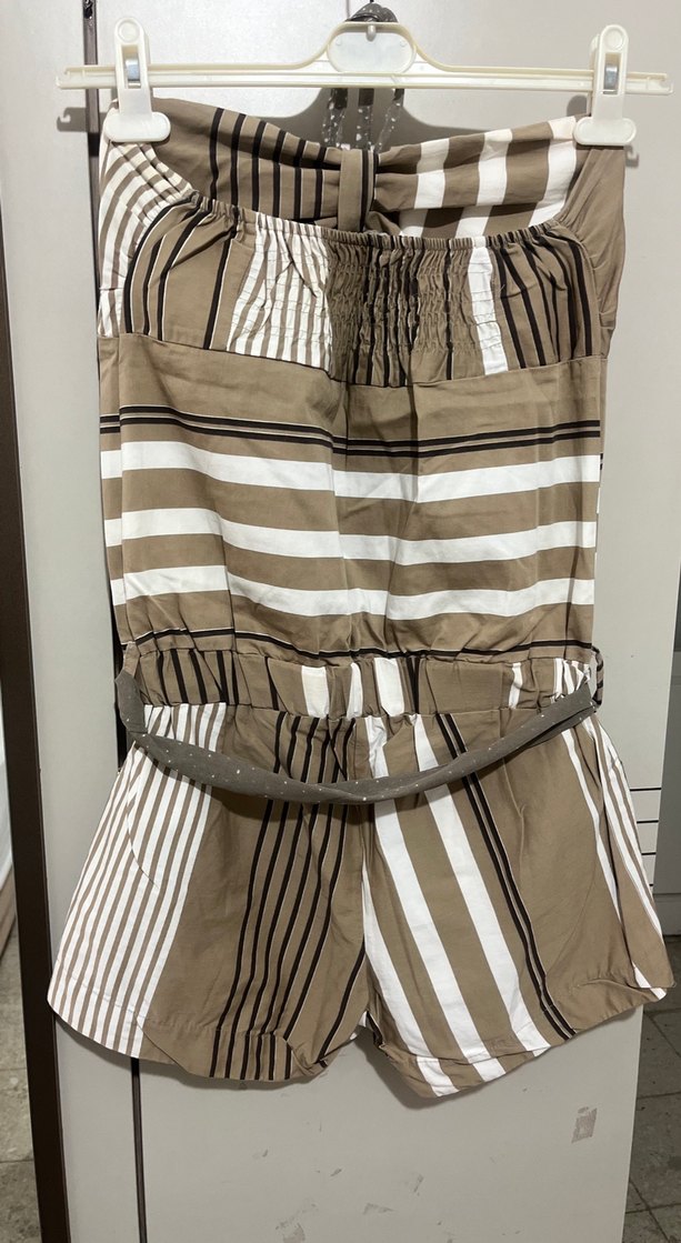 Bej Çizgili Boyundan Askılı Kemerli Mini Tulum - Görsel 2