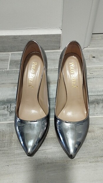 Gümüş stiletto