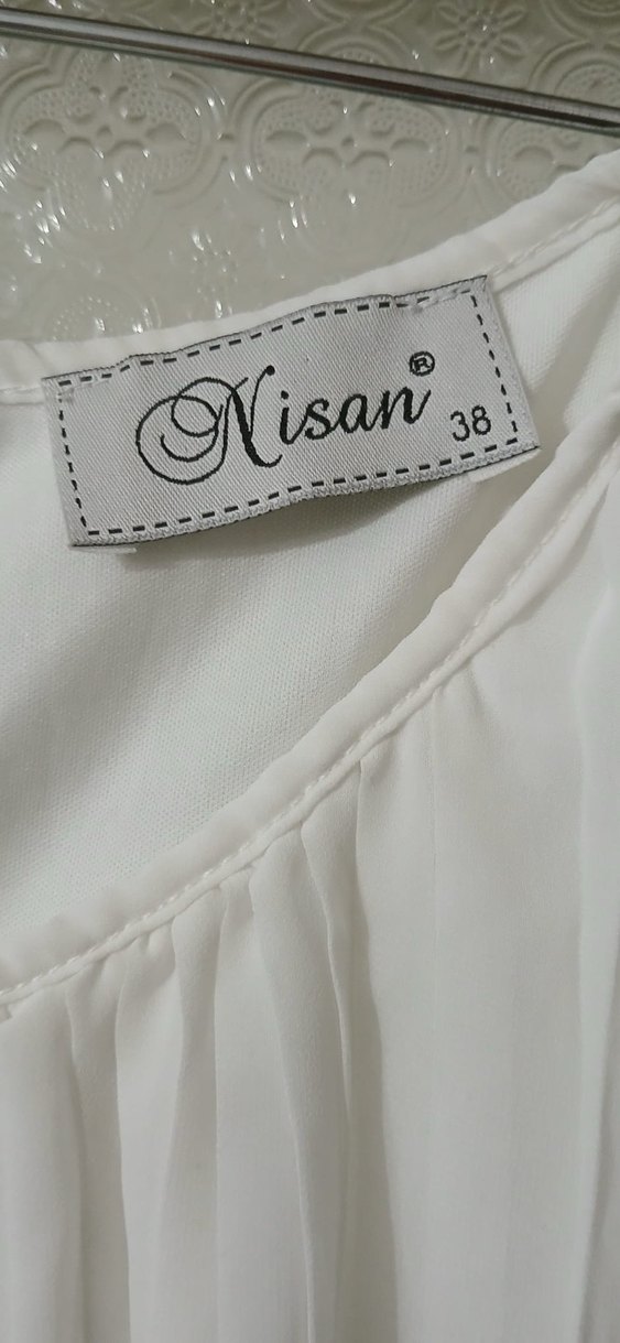 Beyaz Pileli Kolsuz Kadın Bluz - Görsel 3