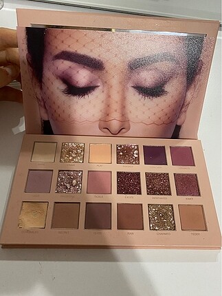 Huda Beauty New Nude Far Paleti