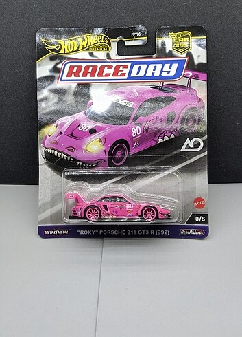 Hot Wheels Race Day Roxy Porsche 911 Chase