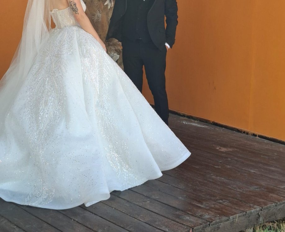 Beyaz Işıltılı Straplez Prenses Gelinlik - Görsel 3