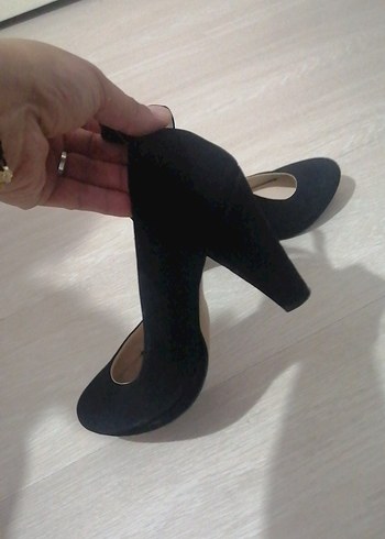 Siyah Süet Tokalı Kadın Topuklu Ayakkabı - Görsel 3