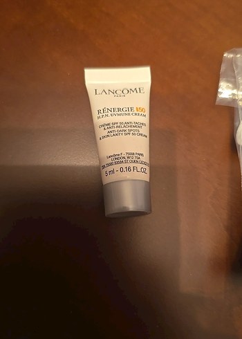 Lancôme Rénergie 50 SPF ve Lancome Makyaj sungeri seti - Görsel 3
