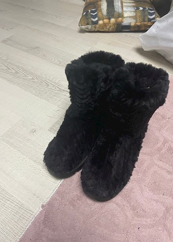 Benetton Siyah Kürklü Kadın Dolgu Topuk Bot