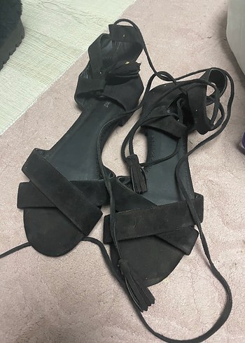 Siyah Süet Tokalı Topuklu Kadın Sandalet