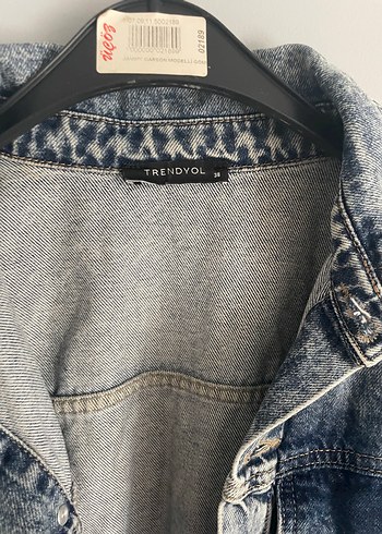 Düğmeli Uzun Kollu Mavi Denim Tulum - Görsel 4