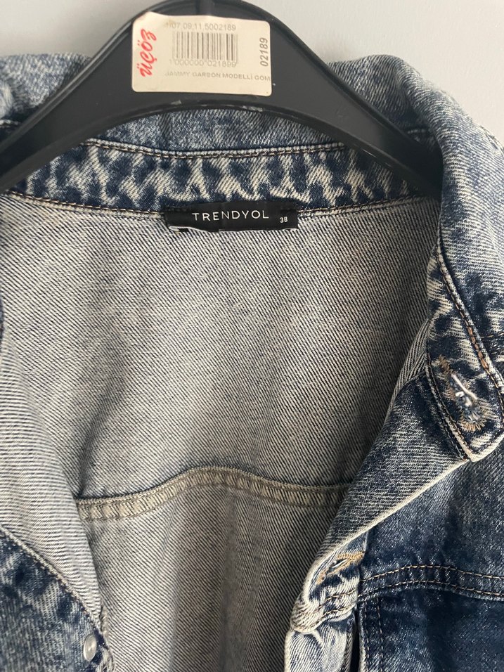 Düğmeli Uzun Kollu Mavi Denim Tulum - Görsel 4