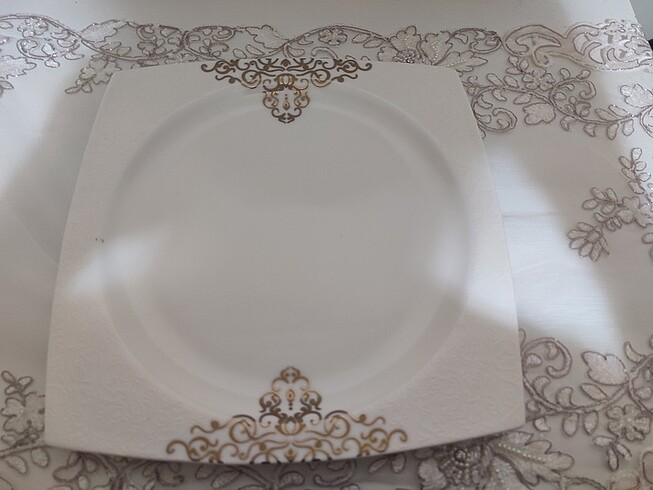  Beden beyaz Renk Karaca 12 kişilik Fine Bone kabartmalı yemek takımı