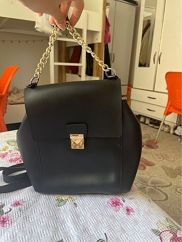 Guess sırt çantası