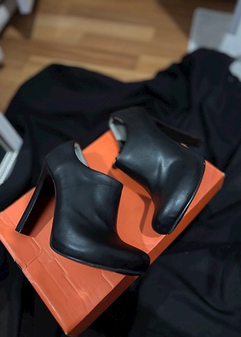 Kadın Siyah Topuklu Bot - Görsel 2