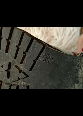 Siyah Bot - Görsel 3