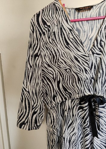 38 Beden Zebra Desenli V Yaka Kemerli Mini Bluz