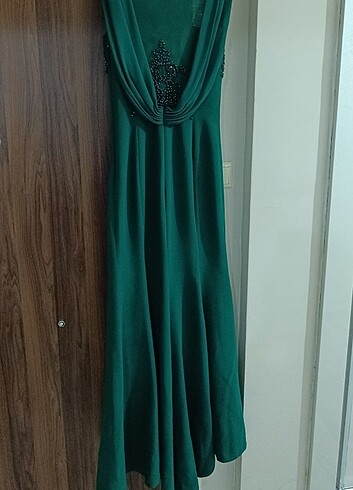 Armine Zümrüt yeşili elbise 