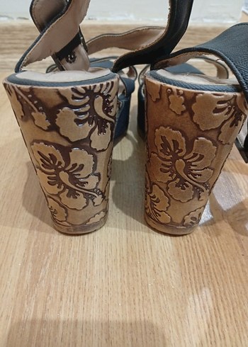 Kahverengi Desenli Kadın Dolgu Topuklu Sandalet - Görsel 2