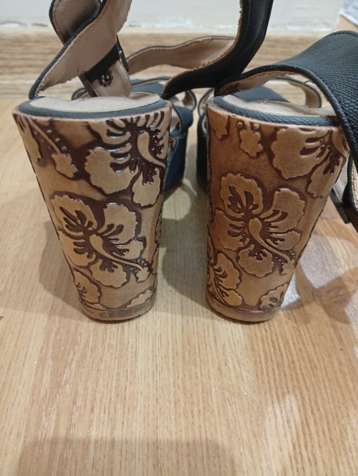 Kahverengi Desenli Kadın Dolgu Topuklu Sandalet - Görsel 2