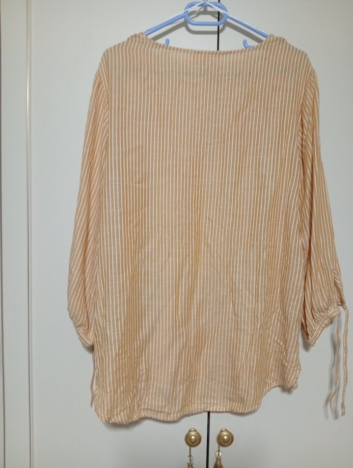 Çizgili V Yaka Kadın Gömlek - Görsel 3