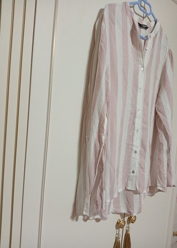 Pembe Çizgili V Yaka Uzun Kollu Gömlek - Görsel 2