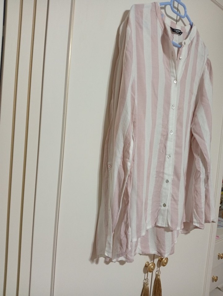 Pembe Çizgili V Yaka Uzun Kollu Gömlek - Görsel 2