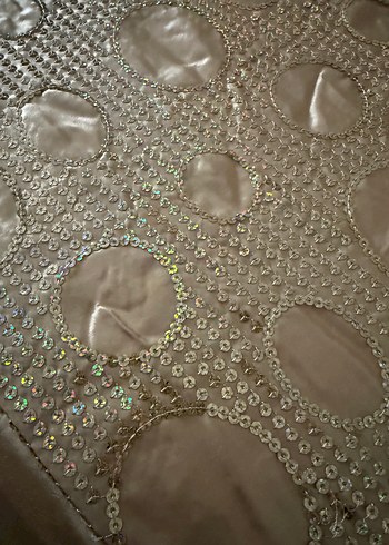 Jusco Altın Renk İşlemeli Parlak Yatak Örtüsü - Görsel 4