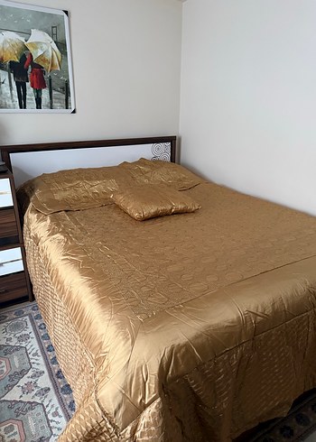 Jusco Altın Renk İşlemeli Parlak Yatak Örtüsü - Görsel 3