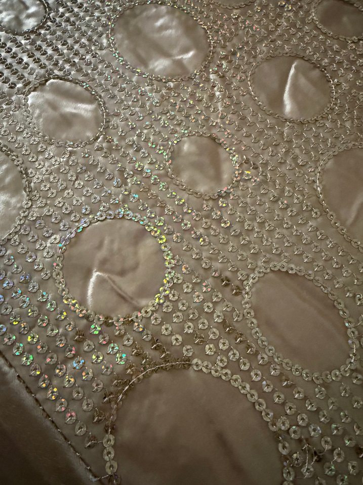 Jusco Altın Renk İşlemeli Parlak Yatak Örtüsü - Görsel 4