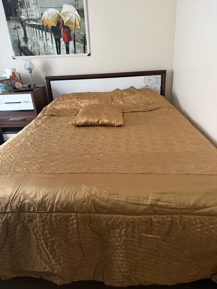 Jusco Altın Renk İşlemeli Parlak Yatak Örtüsü - Görsel 2