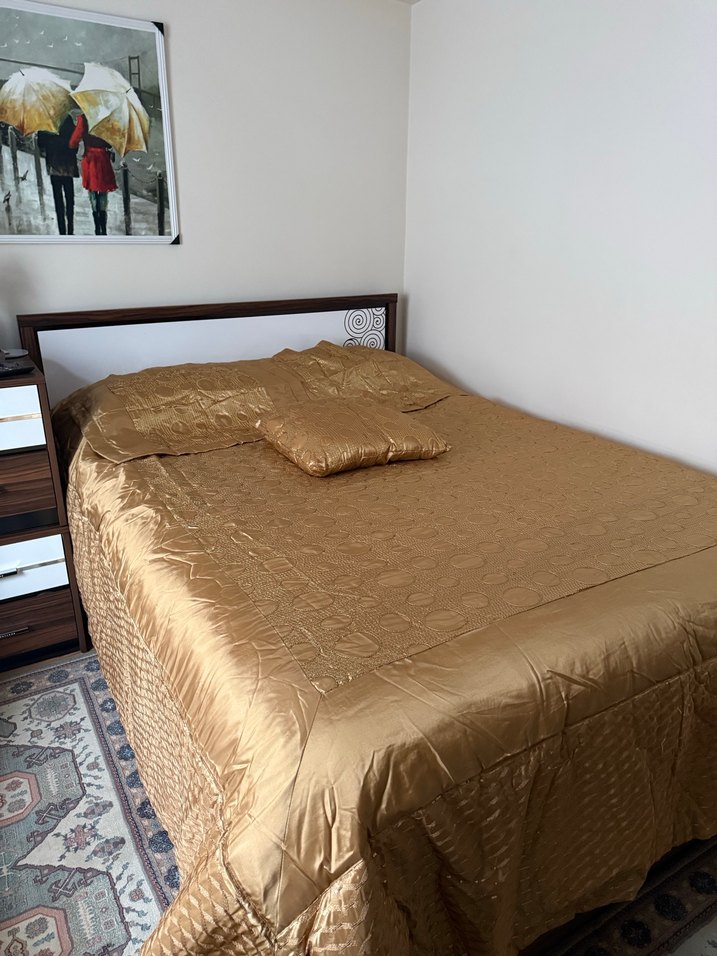 Jusco Altın Renk İşlemeli Parlak Yatak Örtüsü - Görsel 3