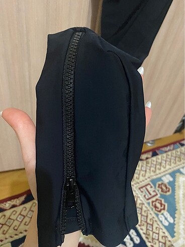 s Beden Tayt hem parlak hem fermuarlı