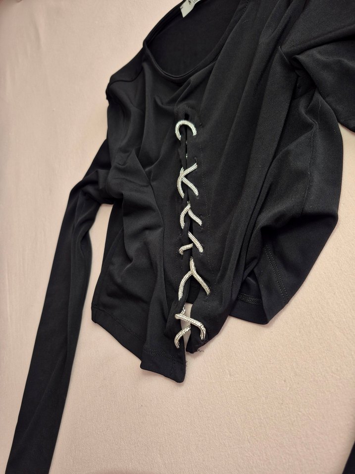 NA-KD taşlı bağcıklı yeni şık crop bluz - Görsel 4