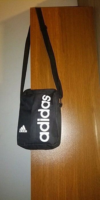 Adidas Az kullanılmış sportif tarz kol çantası yeni gibi kusursuz güzel