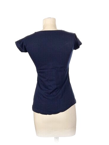 l Beden PreLoved T-shirt %70 İndirimli.