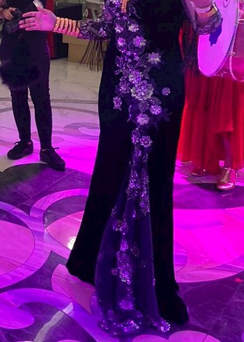 Uzun Siyah taşlı Nakışlı Kadife Abiye Elbise - Görsel 4